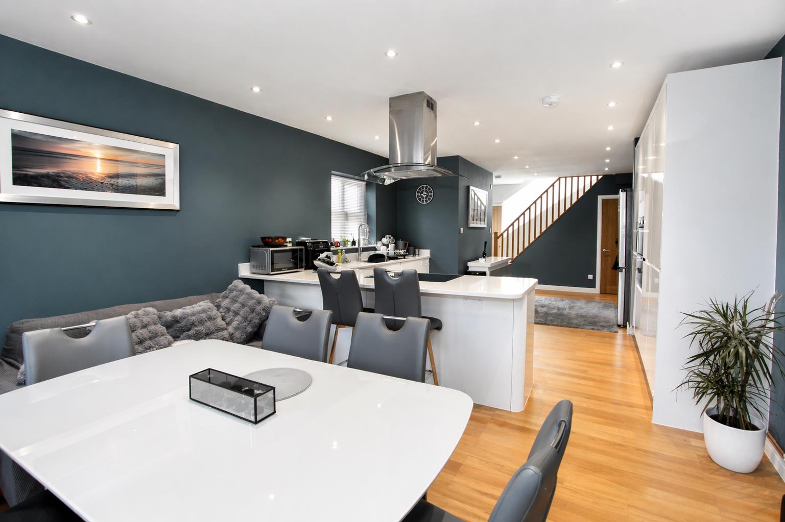 3 bed property in Mount Pleasant Road, Caterham